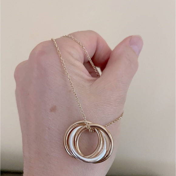 3 Tone Rings Necklace - Picture 6 of 7